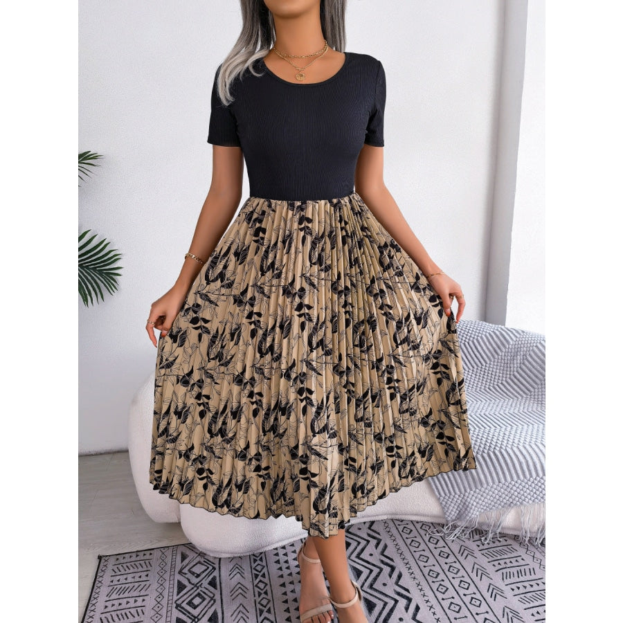 Printed Round Neck Pleated Dress Khaki / S