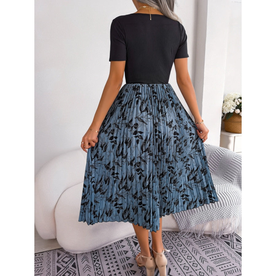 Printed Round Neck Pleated Dress