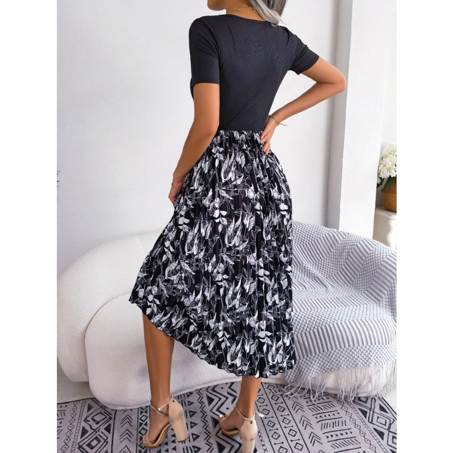 Printed Round Neck Pleated Dress