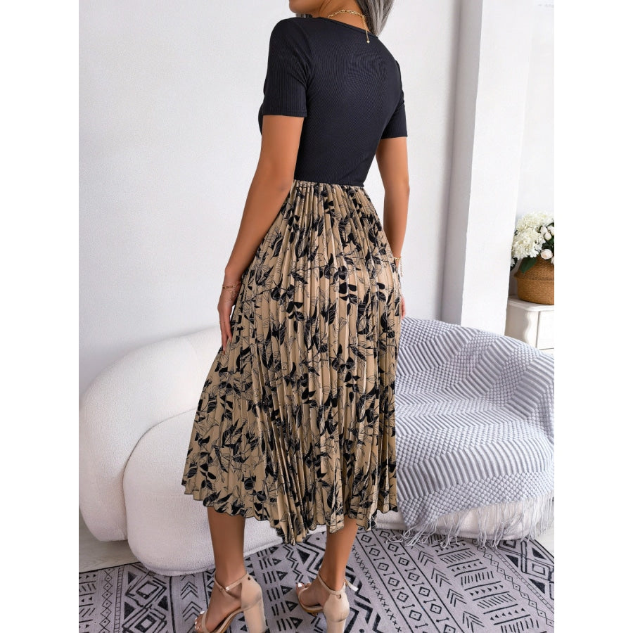 Printed Round Neck Pleated Dress