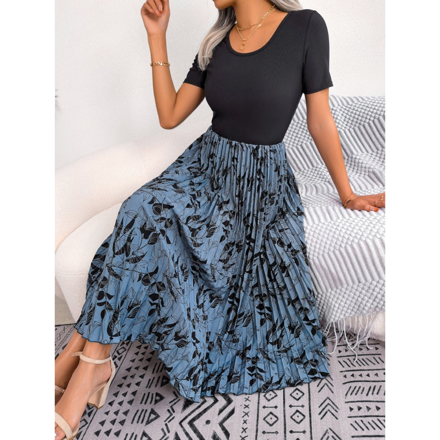 Printed Round Neck Pleated Dress