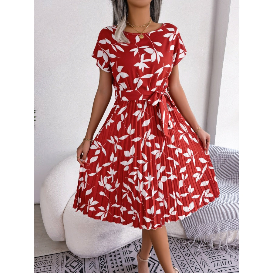 Printed Round Neck Short Sleeve Pleated Dress Deep Red / S