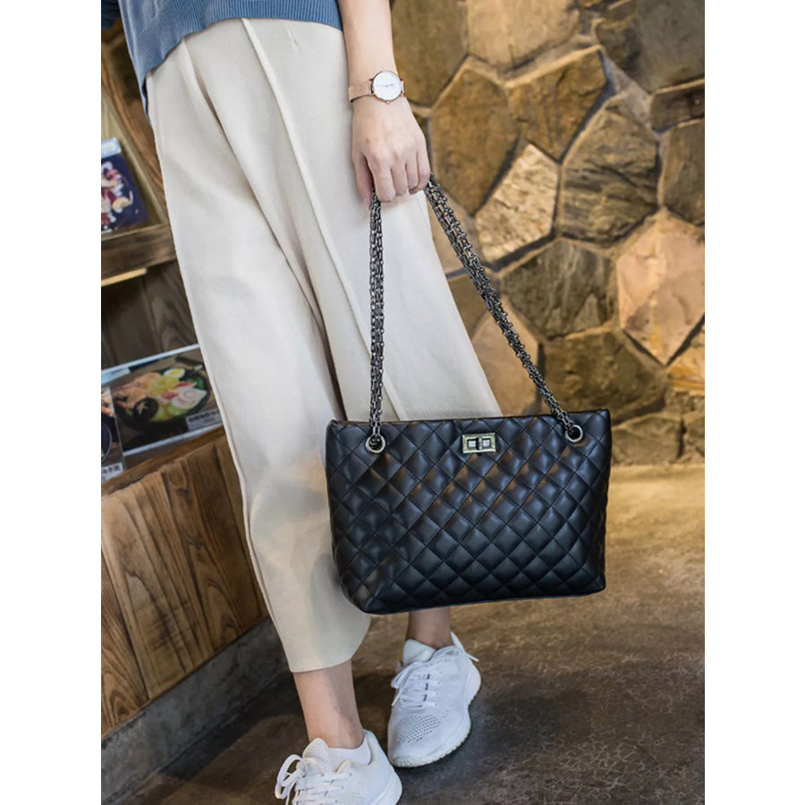 Quilted Chain Crossbody Bag Black / onesize Apparel and Accessories