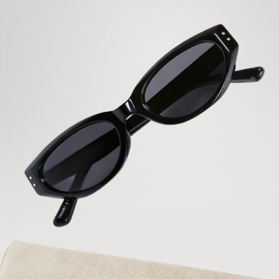 Retro Oval Frame Sunglasses Black / ONESIZE Apparel and Accessories