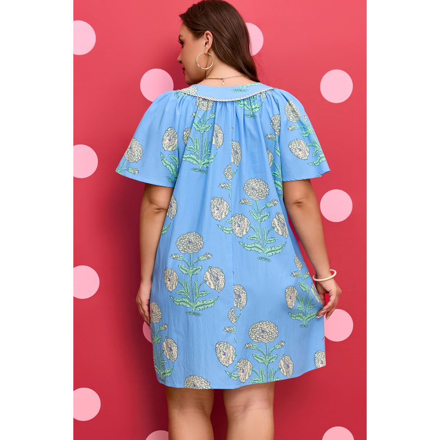 Sky Blue Plus Periwinkle Floral Printed Short Sleeve Striped Trim Split Neck Mini Dress Plus Size/Plus Size Dresses/Plus Size Mini Dresses