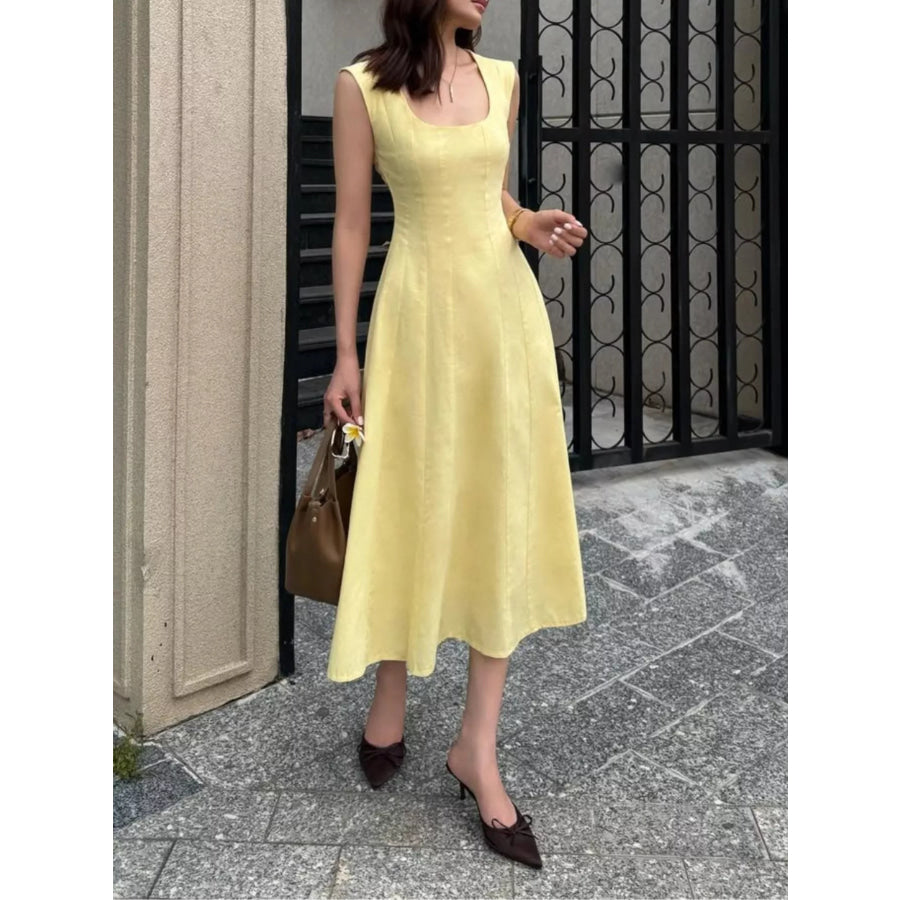 Sleeveless Scoop Neck A-Line Midi Dress Apparel and Accessories