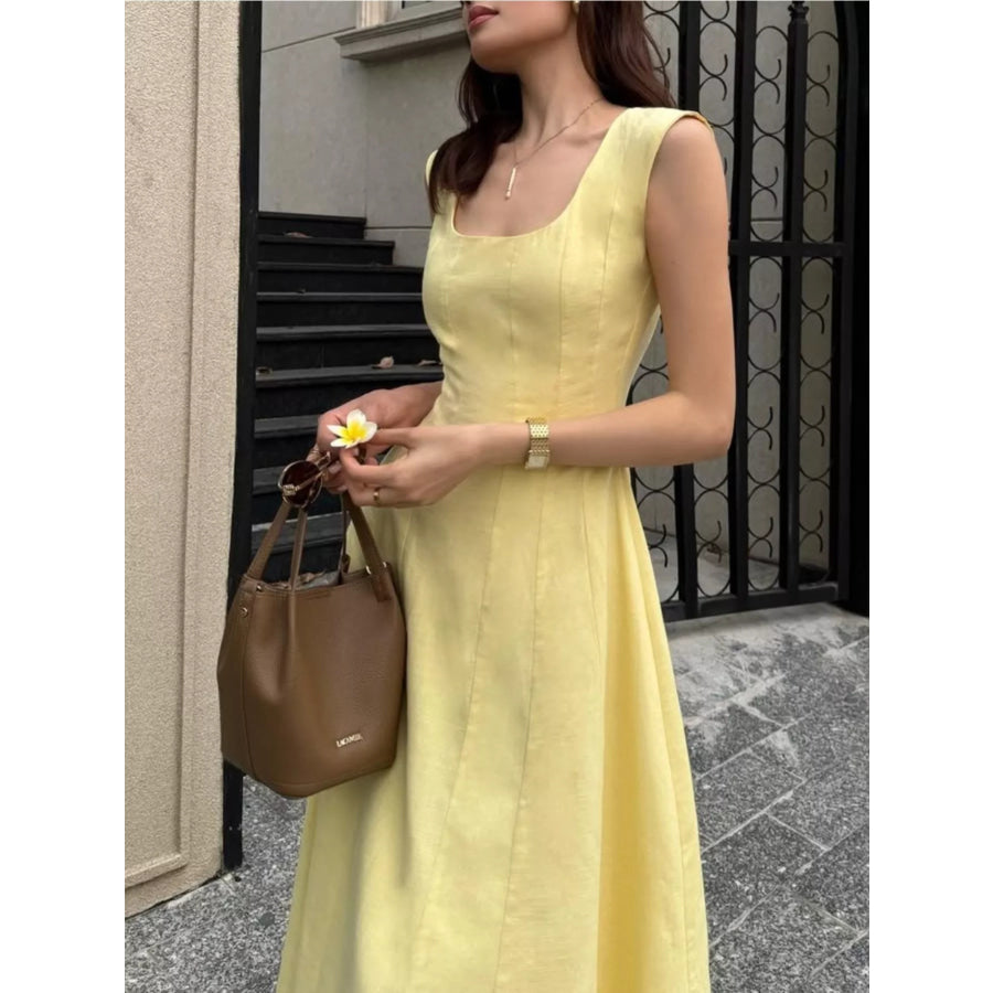 Sleeveless Scoop Neck A-Line Midi Dress Apparel and Accessories
