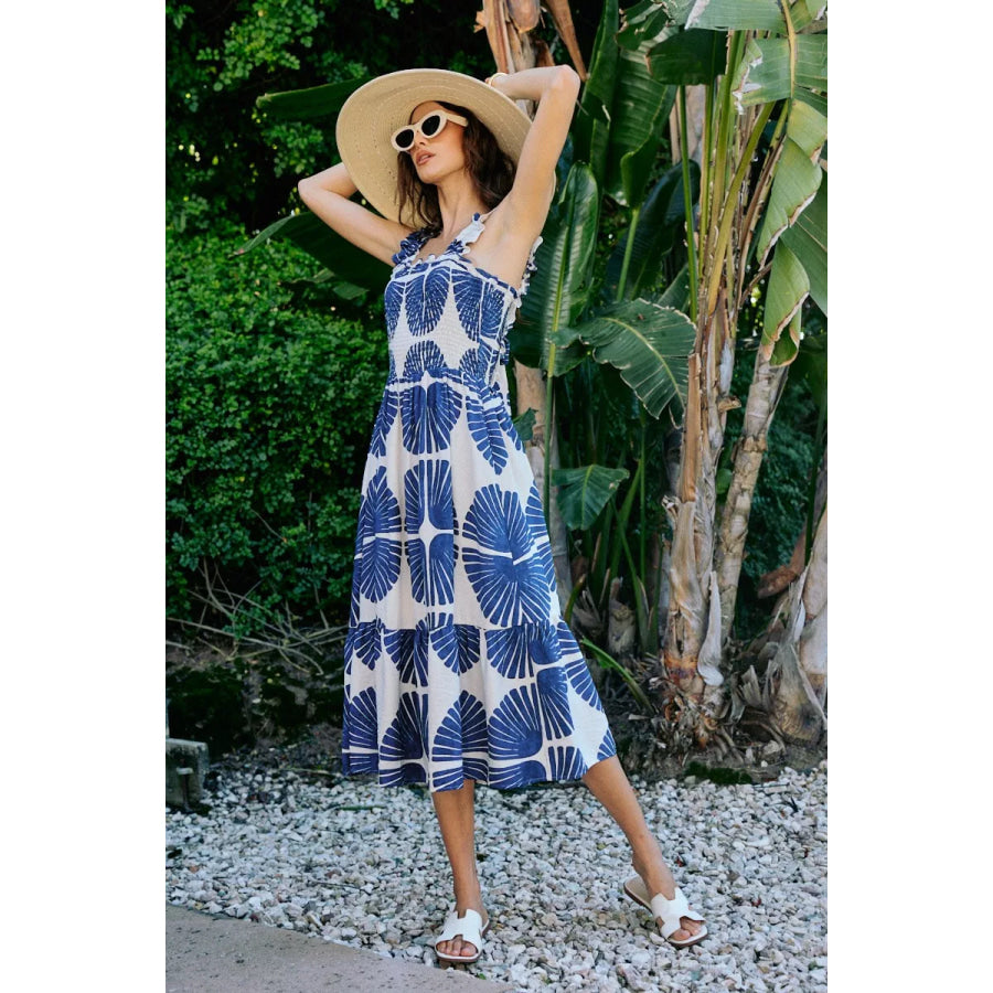 SO ME Abstract Print Smocked Bodice Tiered Lined Midi Dress Apparel and Accessories
