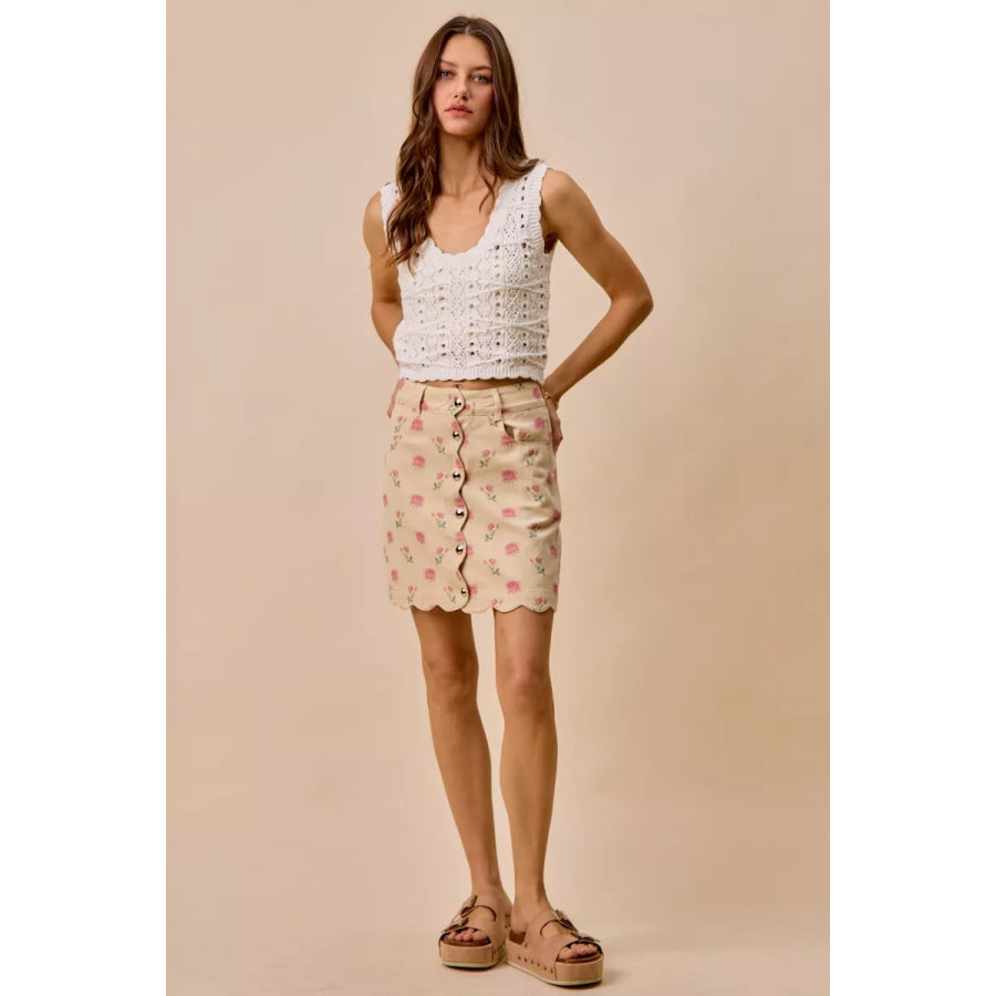 SO ME Floral Rose Print Cotton Twill Scallop Mini Skirt Apparel and Accessories