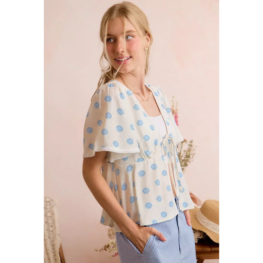 SO ME Shell Print Tie Front Flutter Sleeves Blouse Top Apparel and Accessories