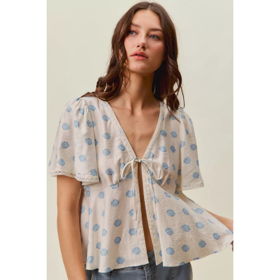 SO ME Shell Print Tie Front Flutter Sleeves Blouse Top Apparel and Accessories
