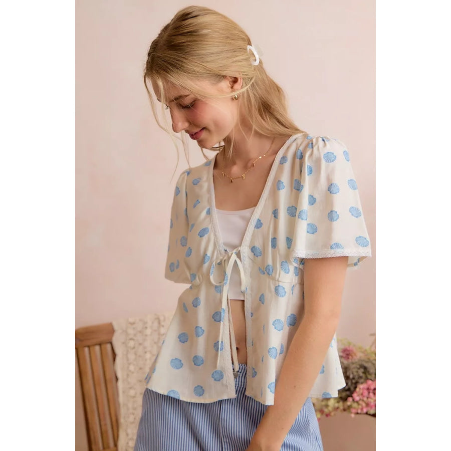 SO ME Shell Print Tie Front Flutter Sleeves Blouse Top Apparel and Accessories