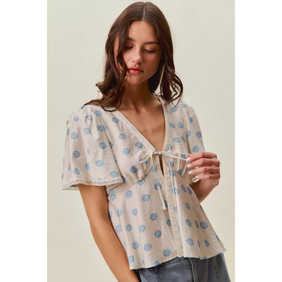 SO ME Shell Print Tie Front Flutter Sleeves Blouse Top IVORY/BLUE / S Apparel and Accessories