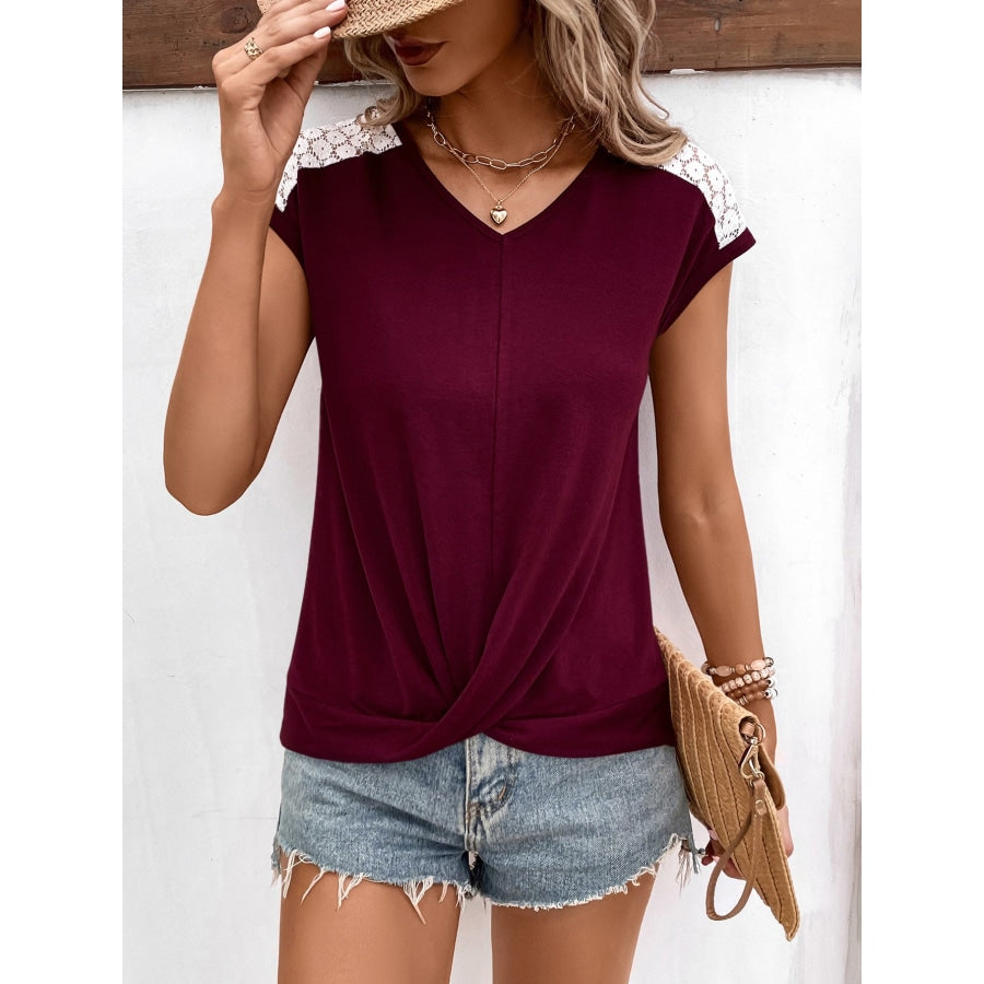 Spliced Lace V-Neck Twisted Hem Tee Wine / S