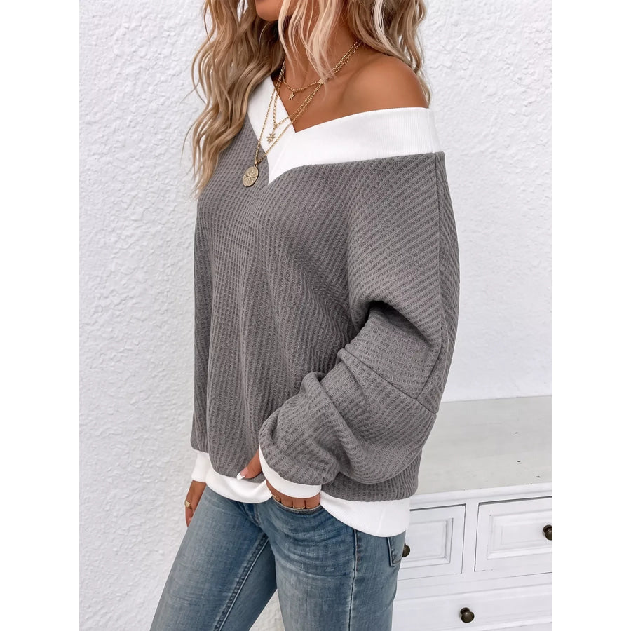 Textured Contrast Trim V-Neck Knit Top Apparel and Accessories