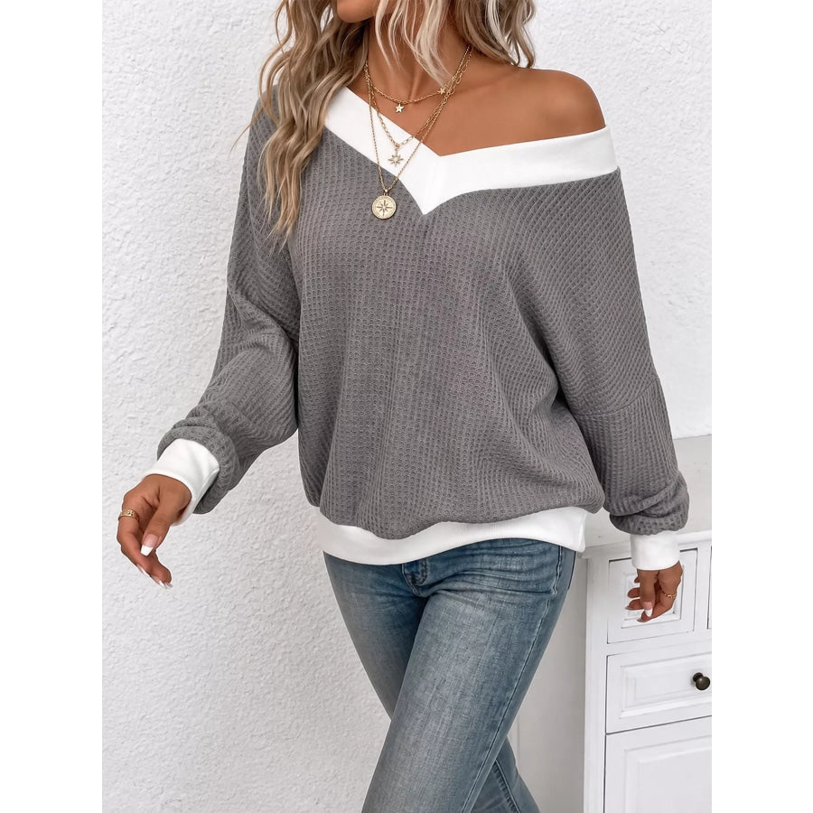 Textured Contrast Trim V-Neck Knit Top Gray / S Apparel and Accessories