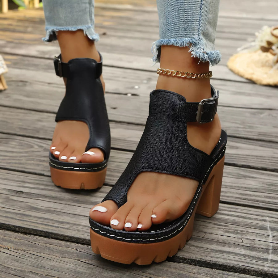 Toe Loop Block Heels Sandals Black / 36 Apparel and Accessories