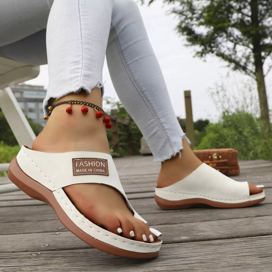 Toe Loop Flats Sandals Apparel and Accessories