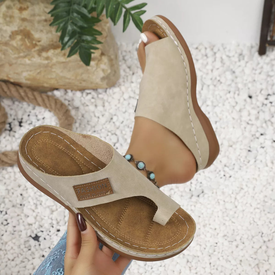 Toe Loop Flats Sandals Apparel and Accessories