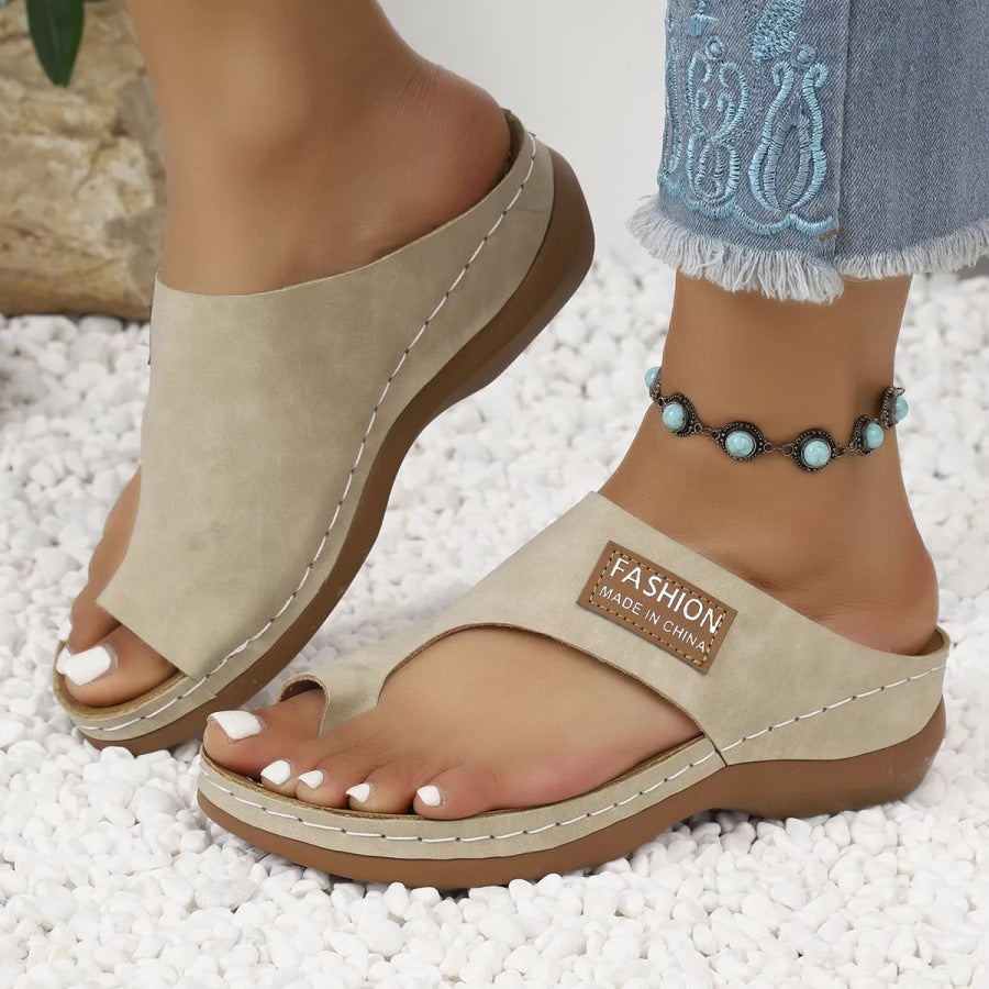 Toe Loop Flats Sandals Apparel and Accessories