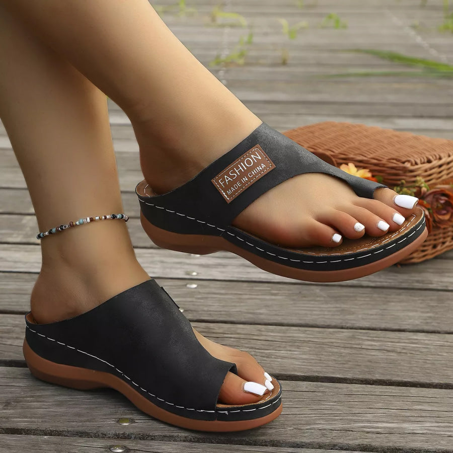 Toe Loop Flats Sandals Black / 36 Apparel and Accessories