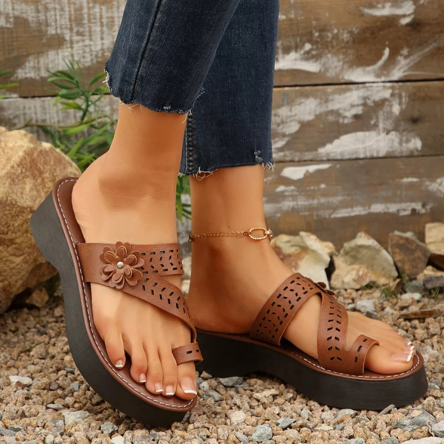 Toe Loop Platform Sandals Apparel and Accessories