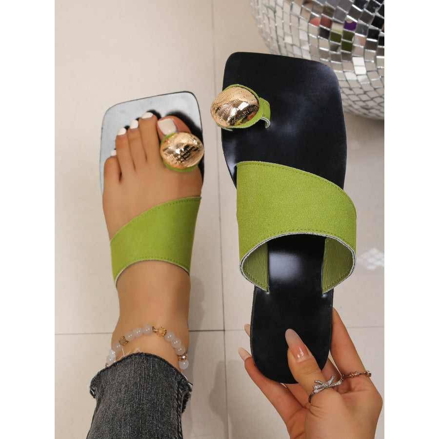Toe Ring Flat Sandals Apparel and Accessories