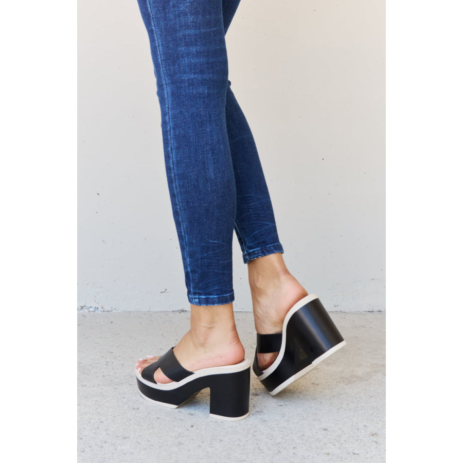 Weeboo Cherish The Moments Contrast Platform Sandals in Black footwear