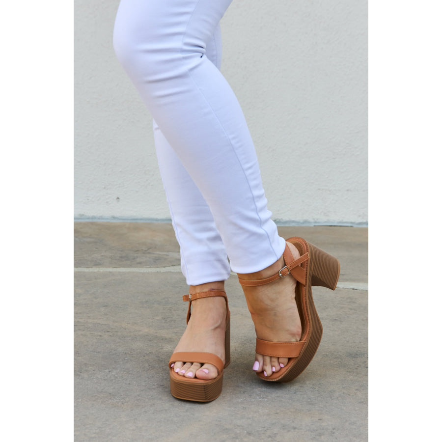 Weeboo Feel It Platform Heel Sandals Cognac / 6.5