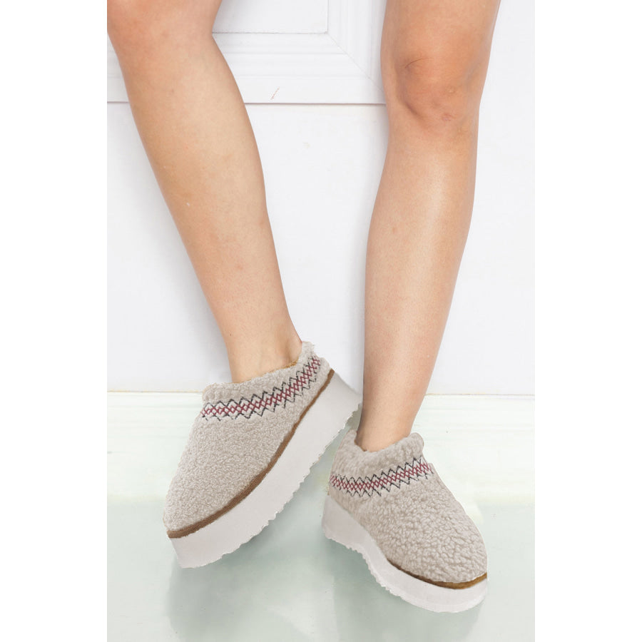 White Embroidered Sherpa Plush Thick Sole Winter Slippers Shoes & Bags/Slippers