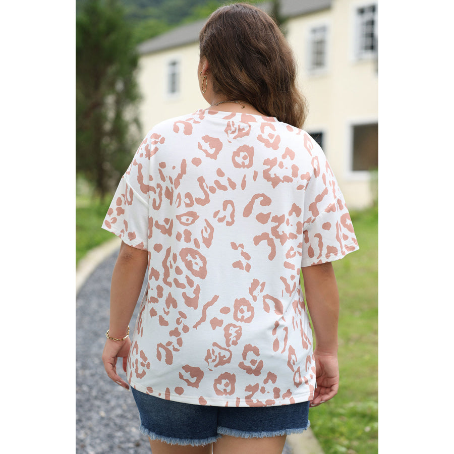 White Plus Size Leopard Print V Neck Short Sleeve Top Plus Size/Plus Size Tops/Plus Size Tops &amp; Tees