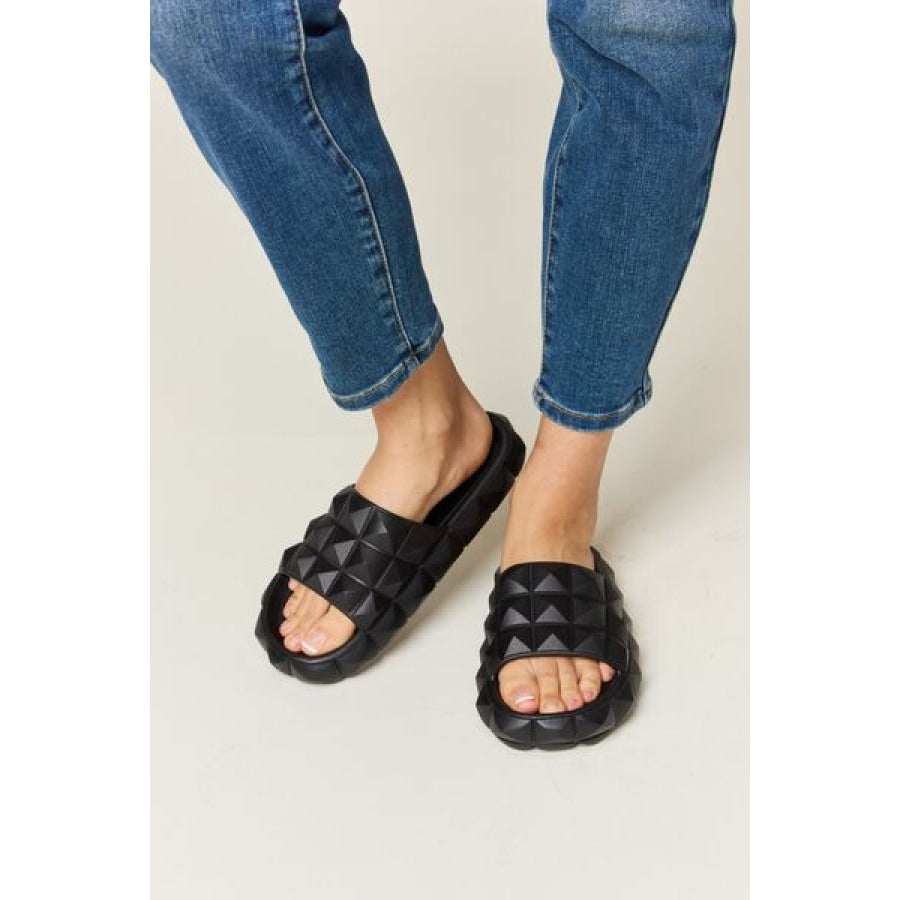 WILD DIVA Pyramid Stud Toe Band Footbed Sandals Black / 6 Apparel and Accessories