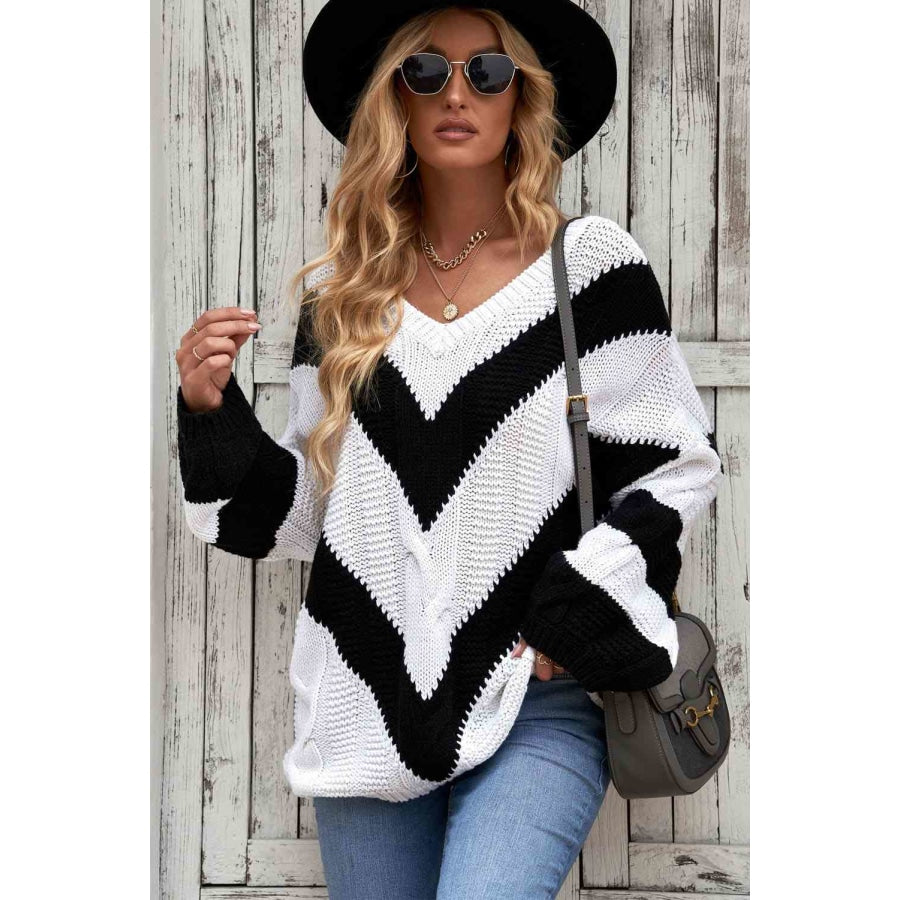 Woven Right Chevron Cable-Knit V-Neck Tunic Sweater Black / S