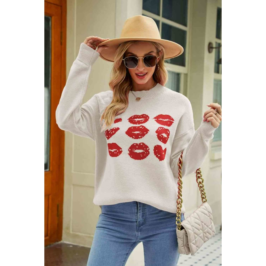Woven Right Lip Graphic Slit Dropped Shoulder Sweater Cream / S