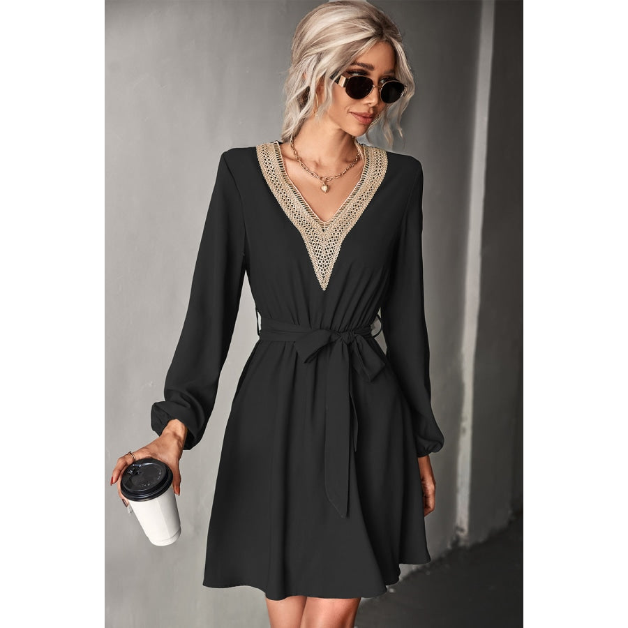 Contrast V-Neck Belted Dress