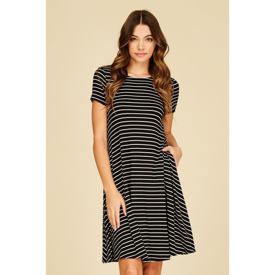 New! Stripe Print Short Sleeve Midi Dress S / Black/ivory Dresses